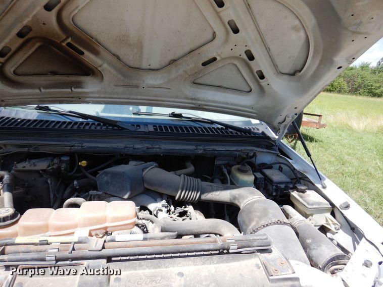 image for item MF9758 2000 Ford F550 Super Duty  flatbed truck