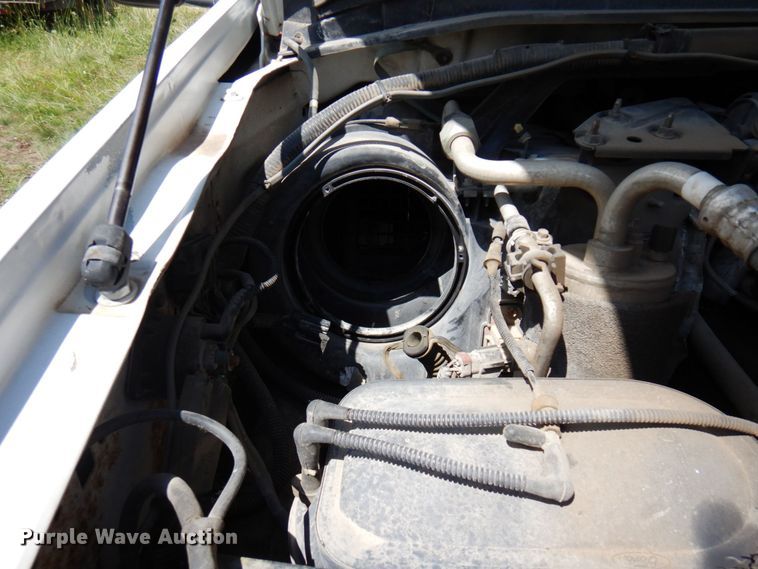 image for item MF9758 2000 Ford F550 Super Duty  flatbed truck