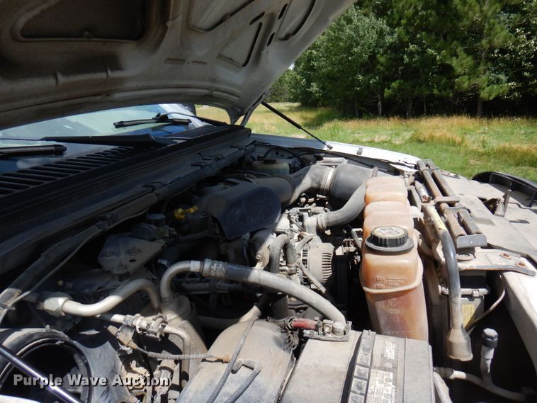 image for item MF9758 2000 Ford F550 Super Duty  flatbed truck