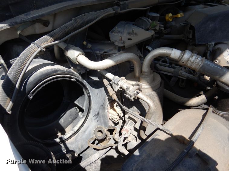 image for item MF9758 2000 Ford F550 Super Duty  flatbed truck