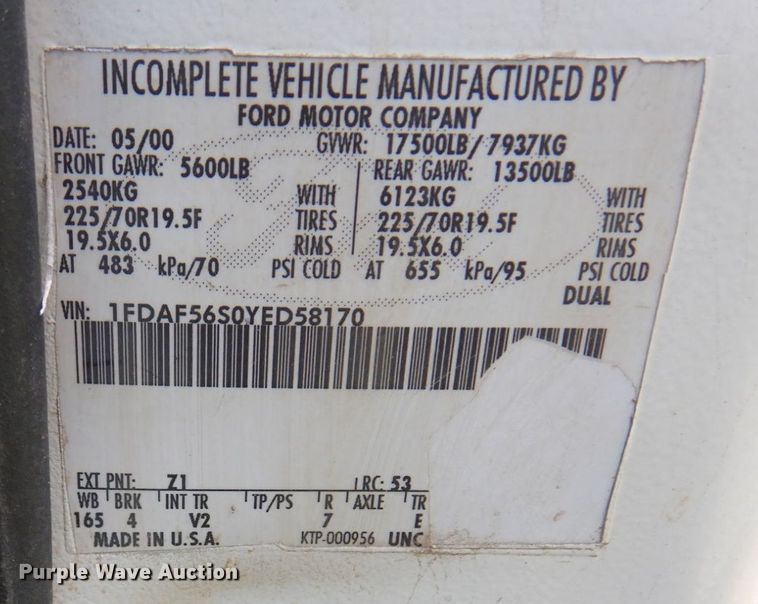 image for item MF9758 2000 Ford F550 Super Duty  flatbed truck