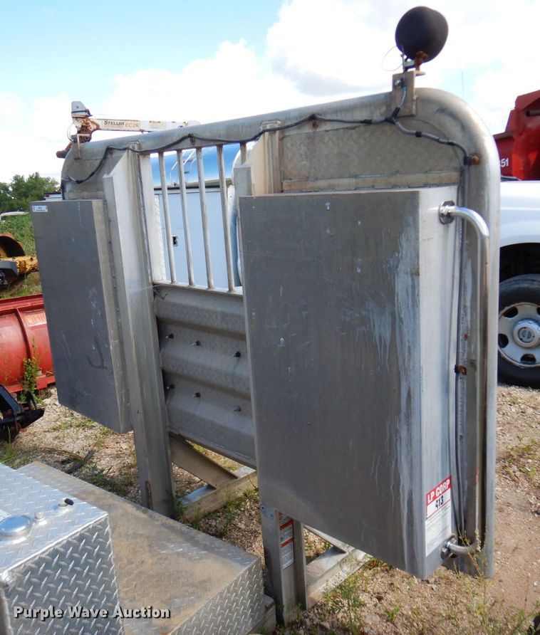 image for item MF9767 Aluminum headache rack