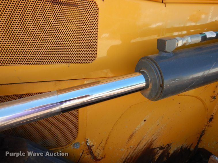 image for item MF9768 2015 John Deere 700K LGP  dozer