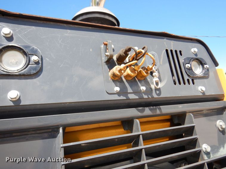 image for item MF9768 2015 John Deere 700K LGP  dozer