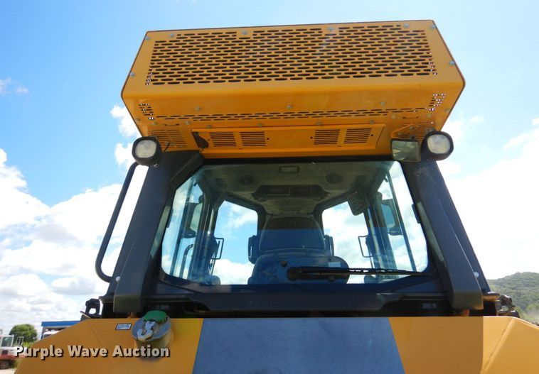 image for item MF9768 2015 John Deere 700K LGP  dozer