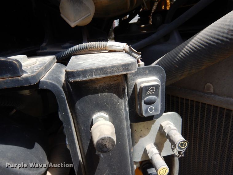 image for item MF9768 2015 John Deere 700K LGP  dozer