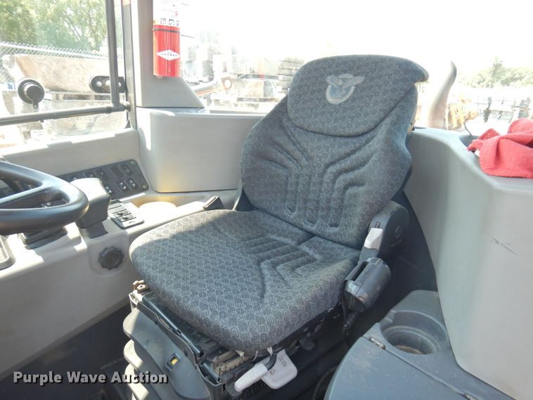 image for item MF9775 2018 Case 221F  wheel loader