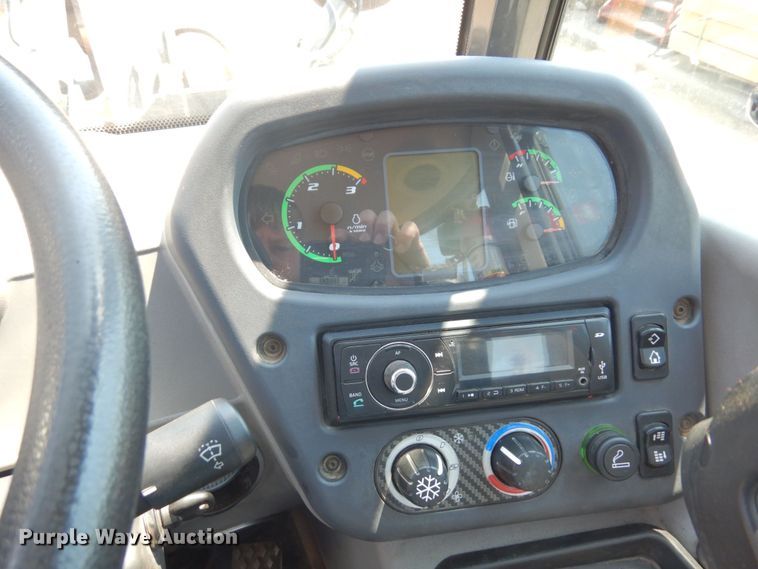 image for item MF9775 2018 Case 221F  wheel loader