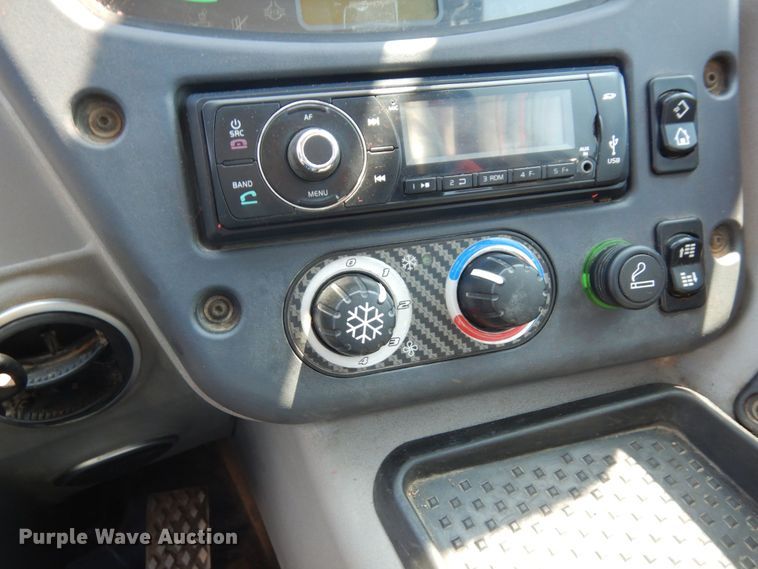 image for item MF9775 2018 Case 221F  wheel loader