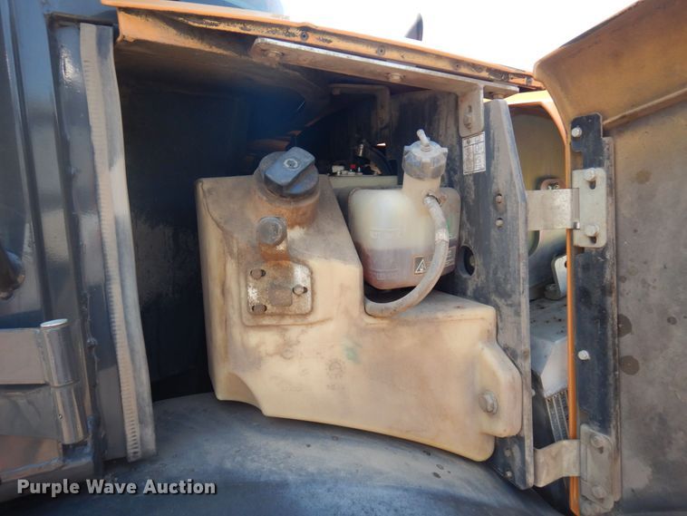 image for item MF9775 2018 Case 221F  wheel loader