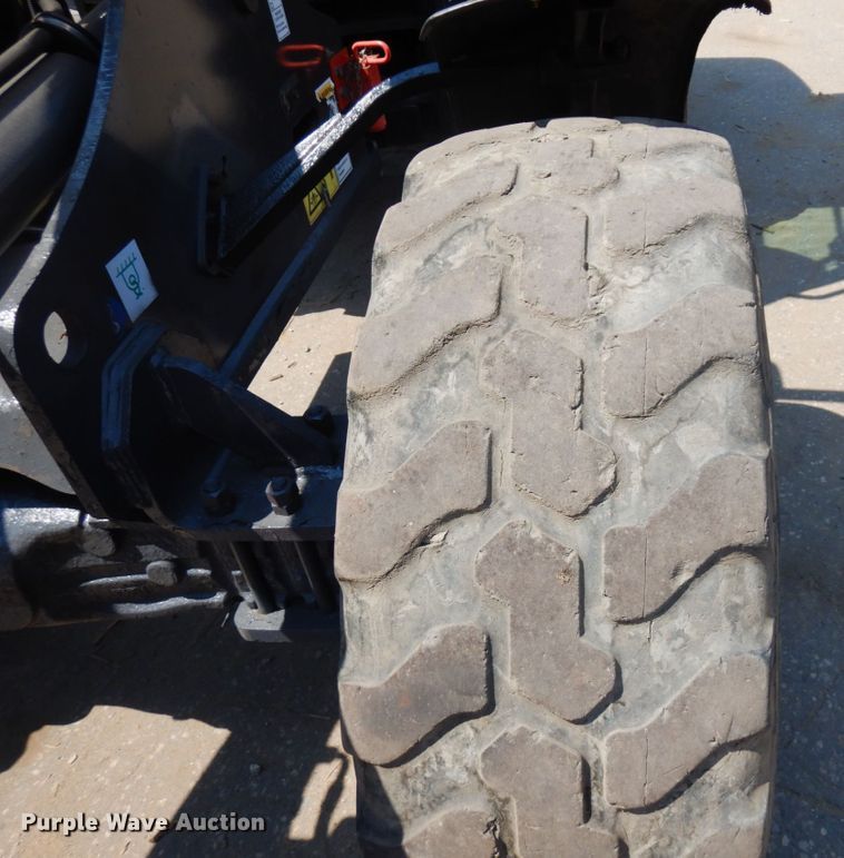 image for item MF9775 2018 Case 221F  wheel loader