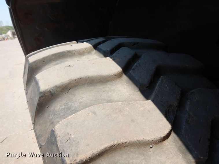 image for item MF9775 2018 Case 221F  wheel loader