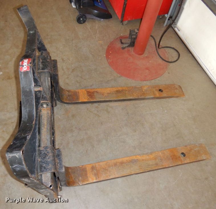 image for item MF9776 2016 Toro Dingo TX1000  compact utility loader