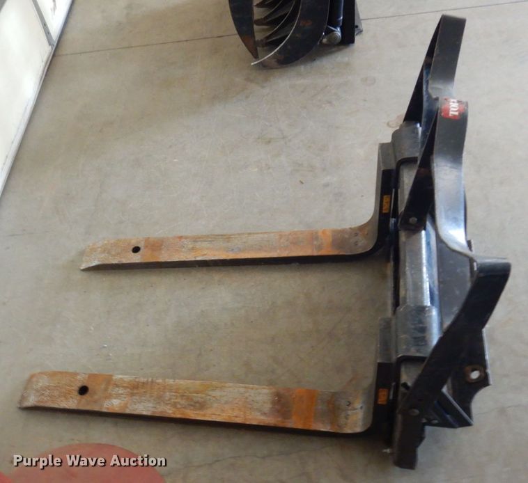 image for item MF9776 2016 Toro Dingo TX1000  compact utility loader