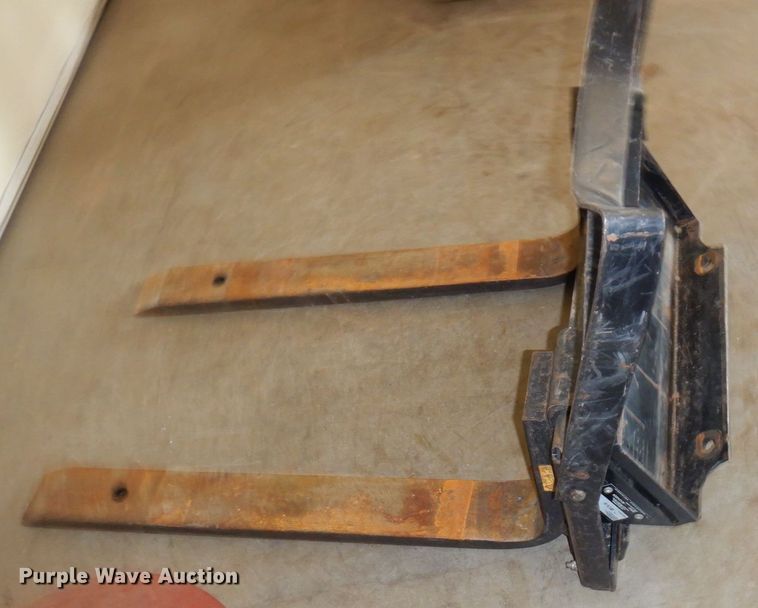 image for item MF9776 2016 Toro Dingo TX1000  compact utility loader