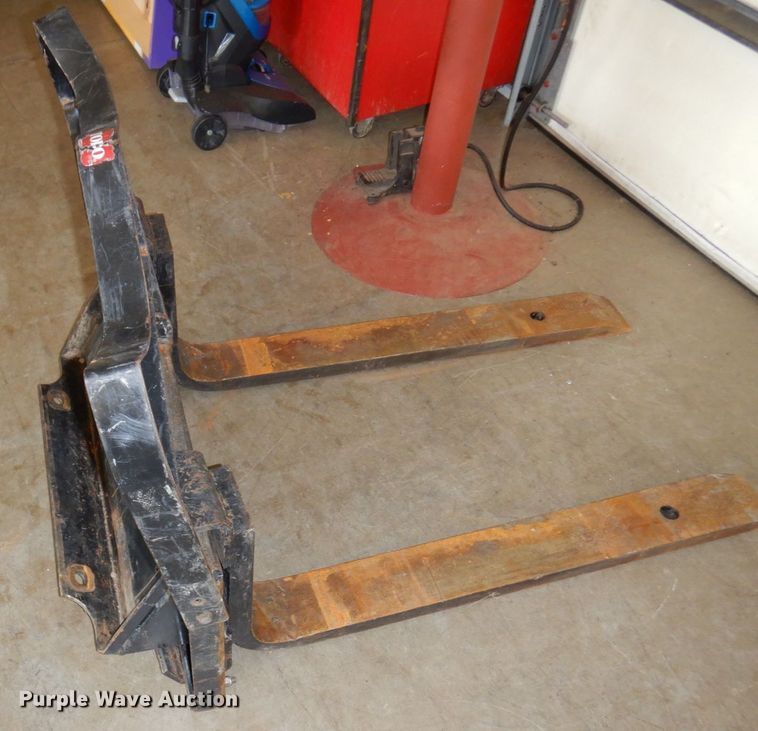 image for item MF9776 2016 Toro Dingo TX1000  compact utility loader