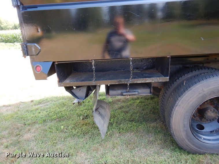 image for item MH9033 2008 GMC TopKick C7500  forestry bucket truck