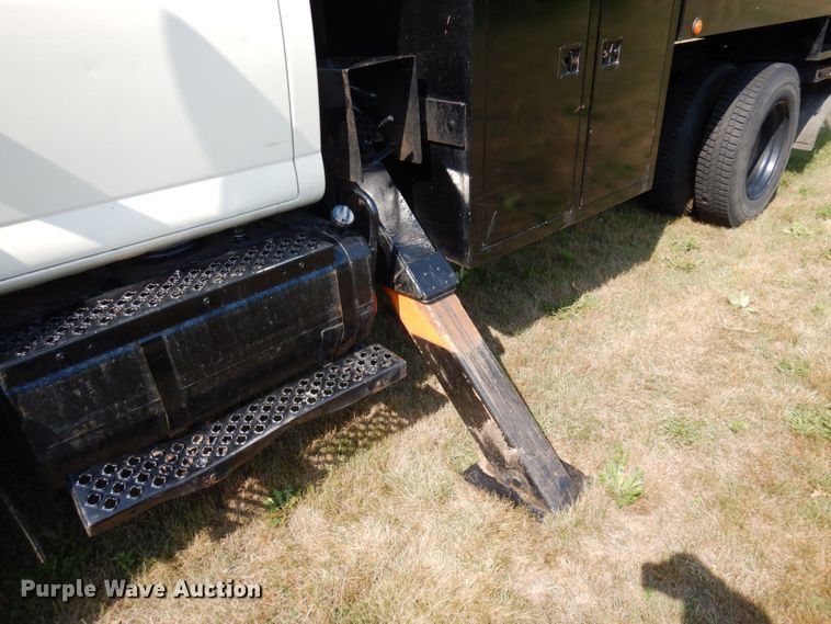 image for item MH9033 2008 GMC TopKick C7500  forestry bucket truck