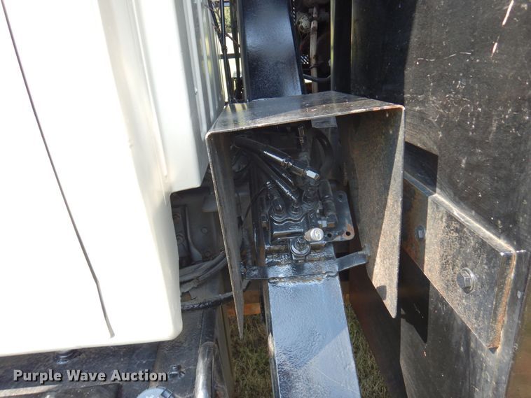 image for item MH9033 2008 GMC TopKick C7500  forestry bucket truck