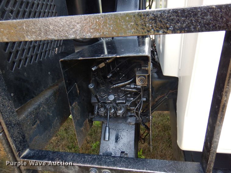 image for item MH9033 2008 GMC TopKick C7500  forestry bucket truck