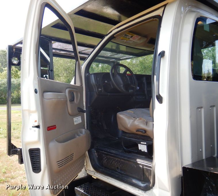 image for item MH9033 2008 GMC TopKick C7500  forestry bucket truck