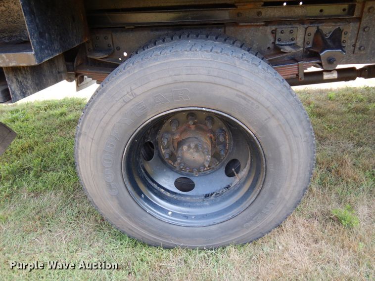 image for item MH9033 2008 GMC TopKick C7500  forestry bucket truck