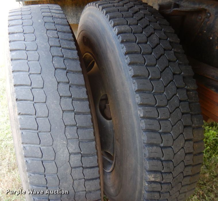 image for item MH9033 2008 GMC TopKick C7500  forestry bucket truck