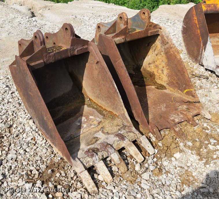 image for item MK9096 (2) buckets