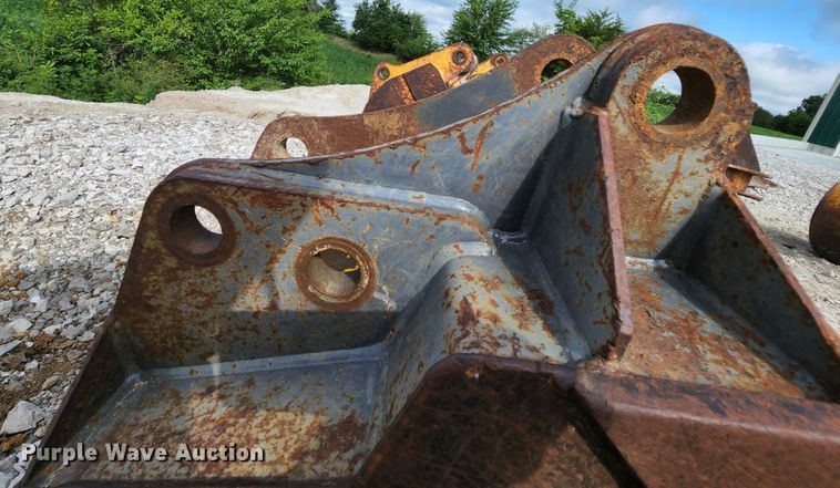 image for item MK9096 (2) buckets