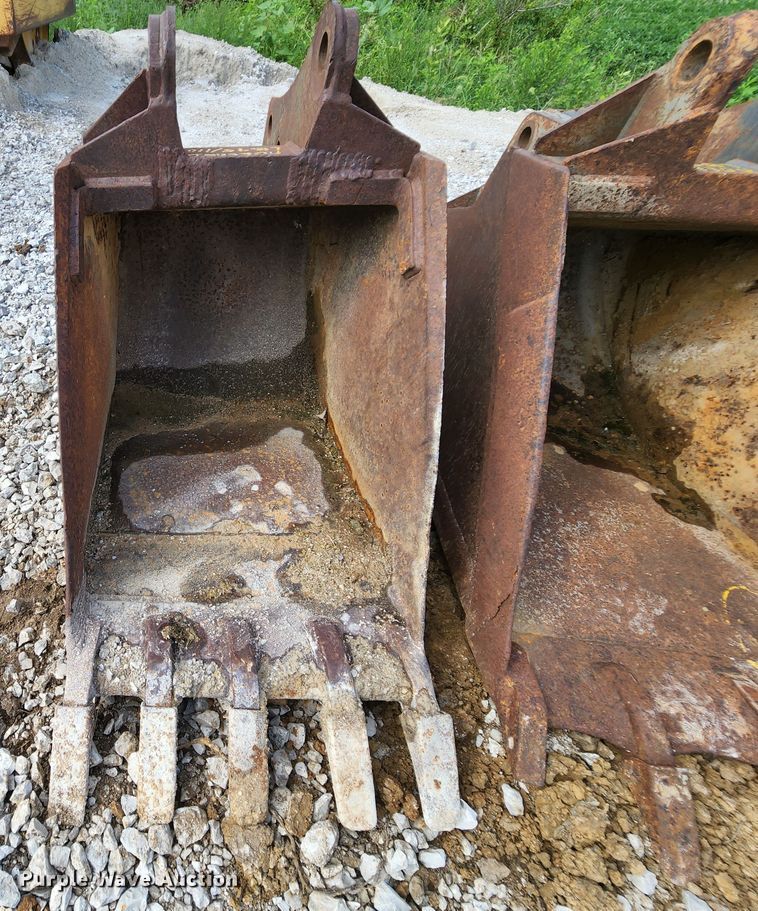 image for item MK9096 (2) buckets