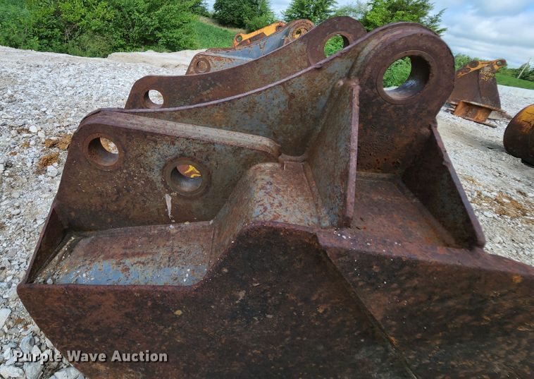 image for item MK9096 (2) buckets