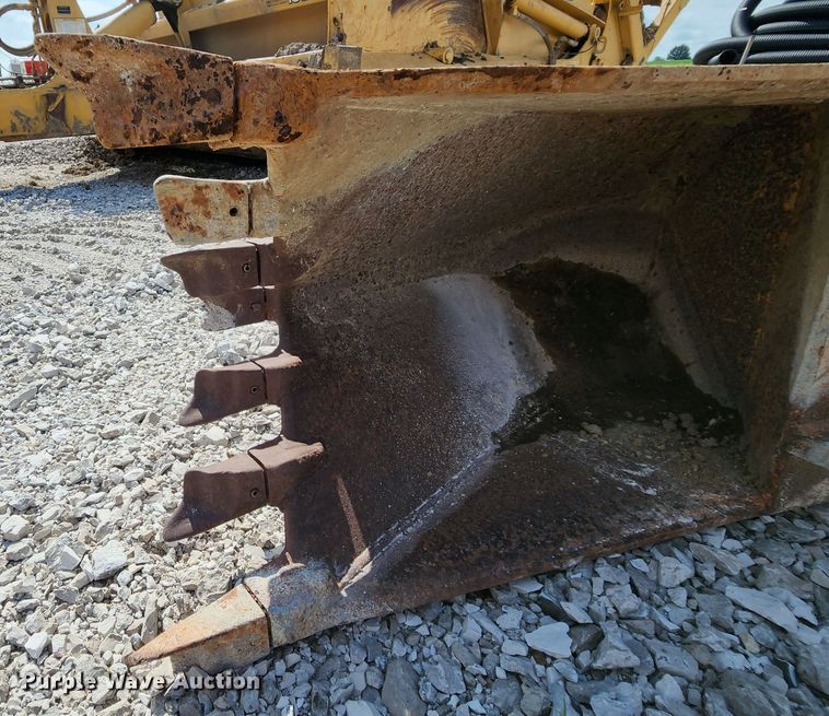 image for item MK9098 Hensley 11V24  V-bottom bucket