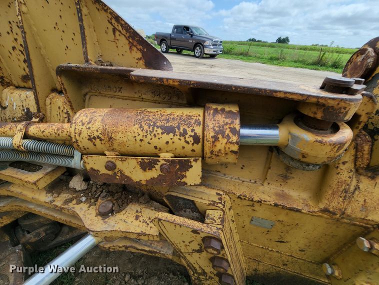 image for item MK9099 1993 Caterpillar D4H LGP  dozer
