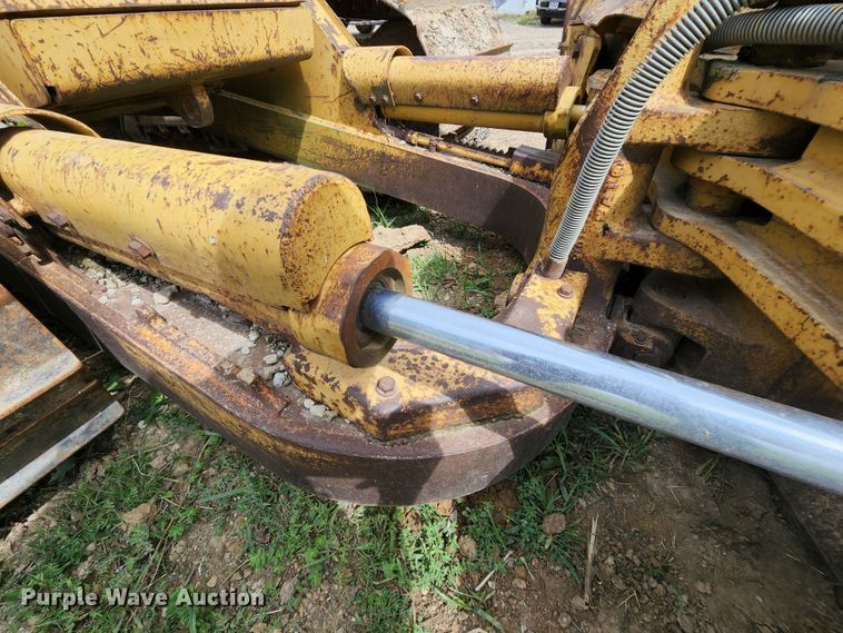 image for item MK9099 1993 Caterpillar D4H LGP  dozer