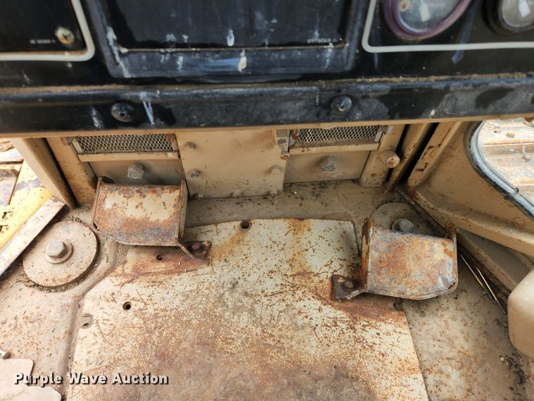 image for item MK9099 1993 Caterpillar D4H LGP  dozer