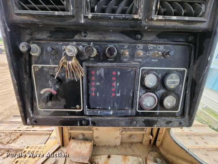 image for item MK9099 1993 Caterpillar D4H LGP  dozer