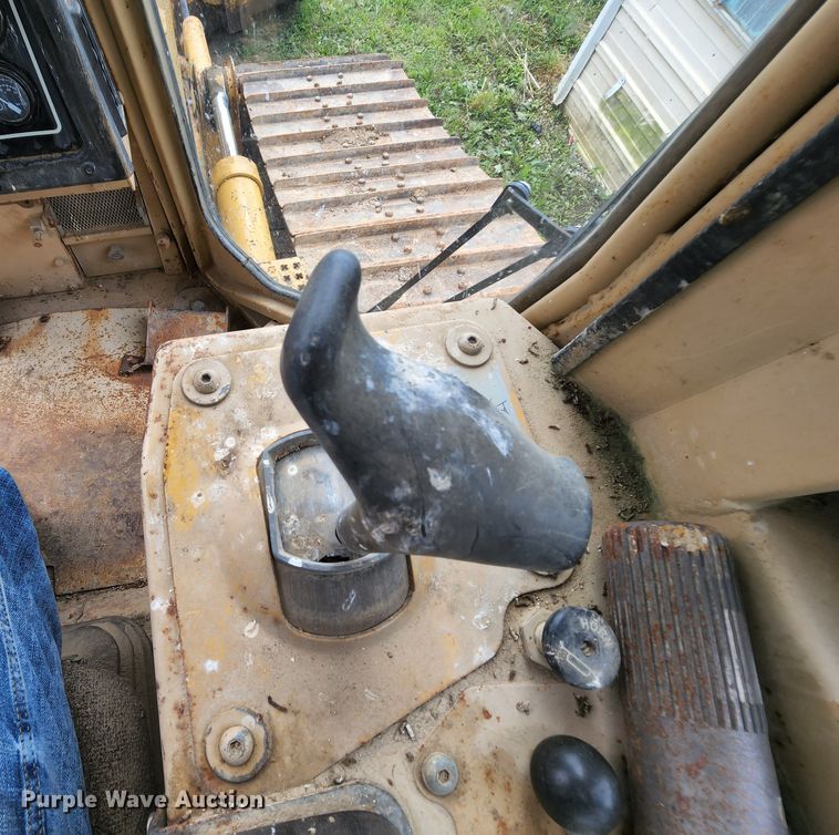 image for item MK9099 1993 Caterpillar D4H LGP  dozer