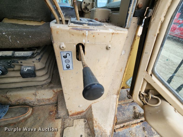 image for item MK9099 1993 Caterpillar D4H LGP  dozer