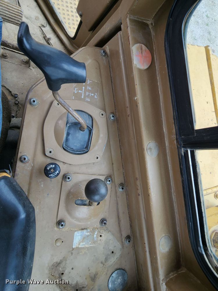 image for item MK9100 1991 Caterpillar D6H  dozer