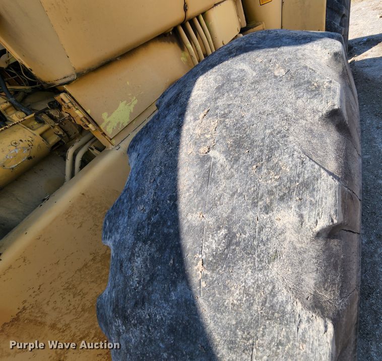 image for item MK9173 1978 John Deere JD444  wheel loader