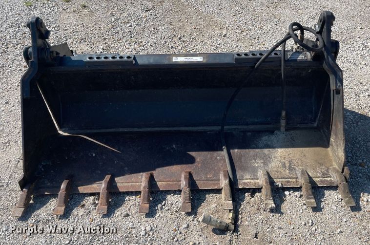 image for item MU9052 Melroe 60W/T  skid steer bucket