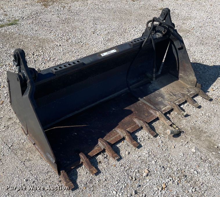 image for item MU9052 Melroe 60W/T  skid steer bucket