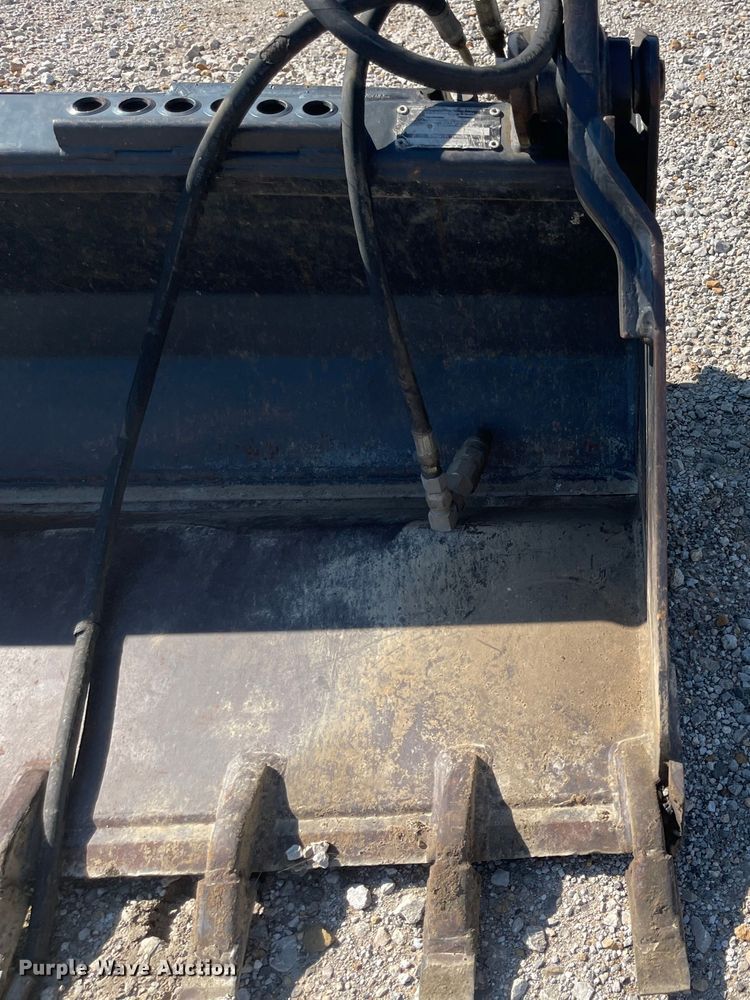 image for item MU9052 Melroe 60W/T  skid steer bucket