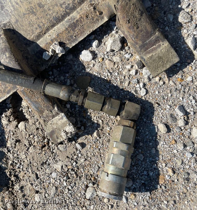 image for item MU9052 Melroe 60W/T  skid steer bucket