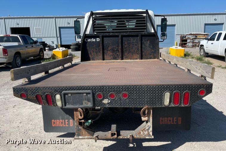 image for item MU9062 2003 International 4300  flatbed truck