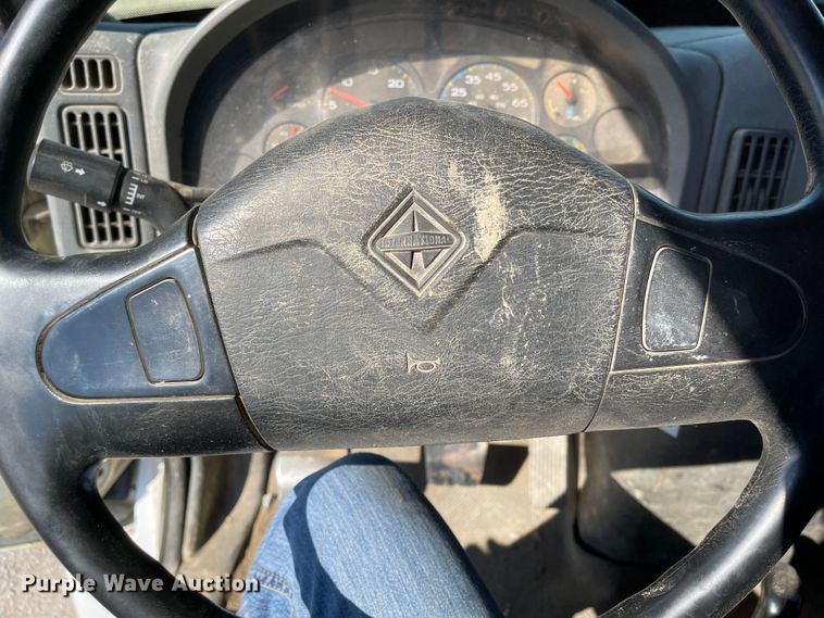 image for item MU9062 2003 International 4300  flatbed truck