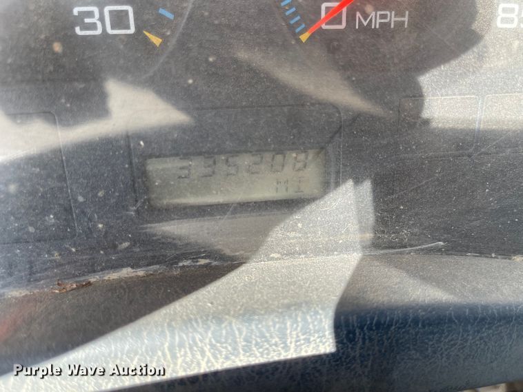 image for item MU9062 2003 International 4300  flatbed truck