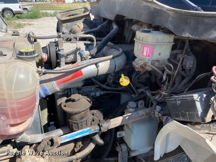 image for item MU9062 2003 International 4300  flatbed truck