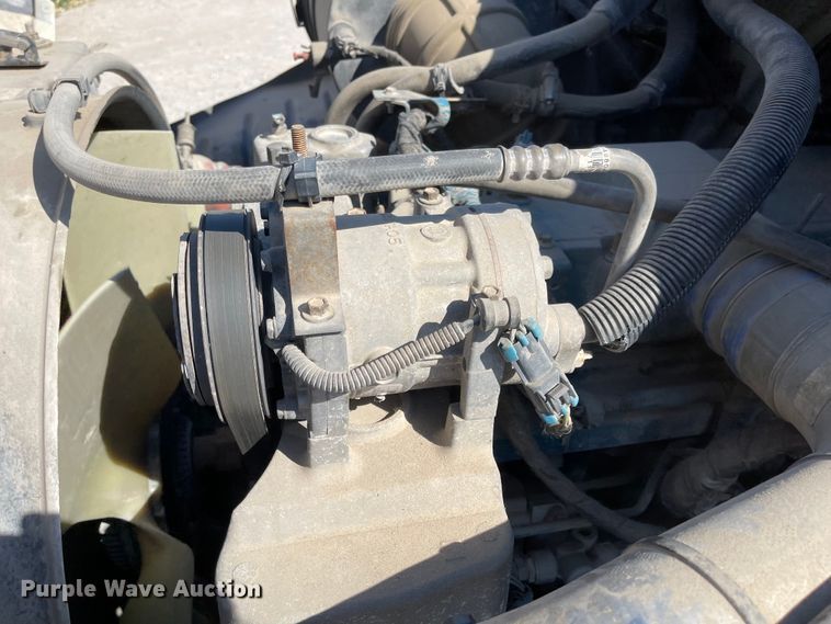 image for item MU9062 2003 International 4300  flatbed truck