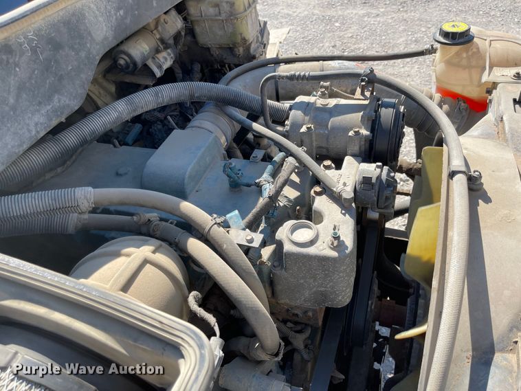 image for item MU9062 2003 International 4300  flatbed truck